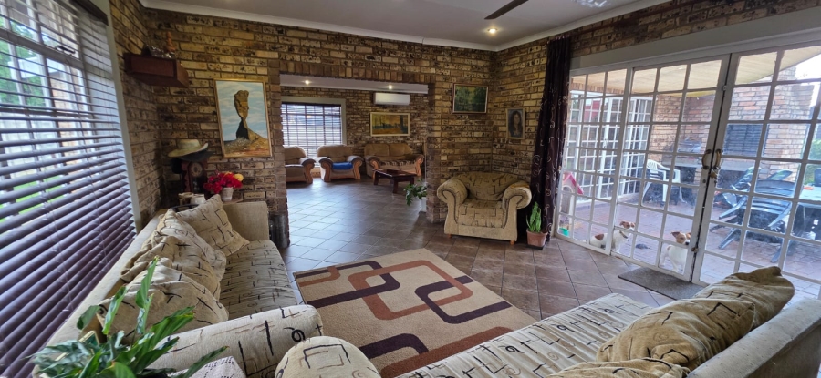 4 Bedroom Property for Sale in Miederpark North West